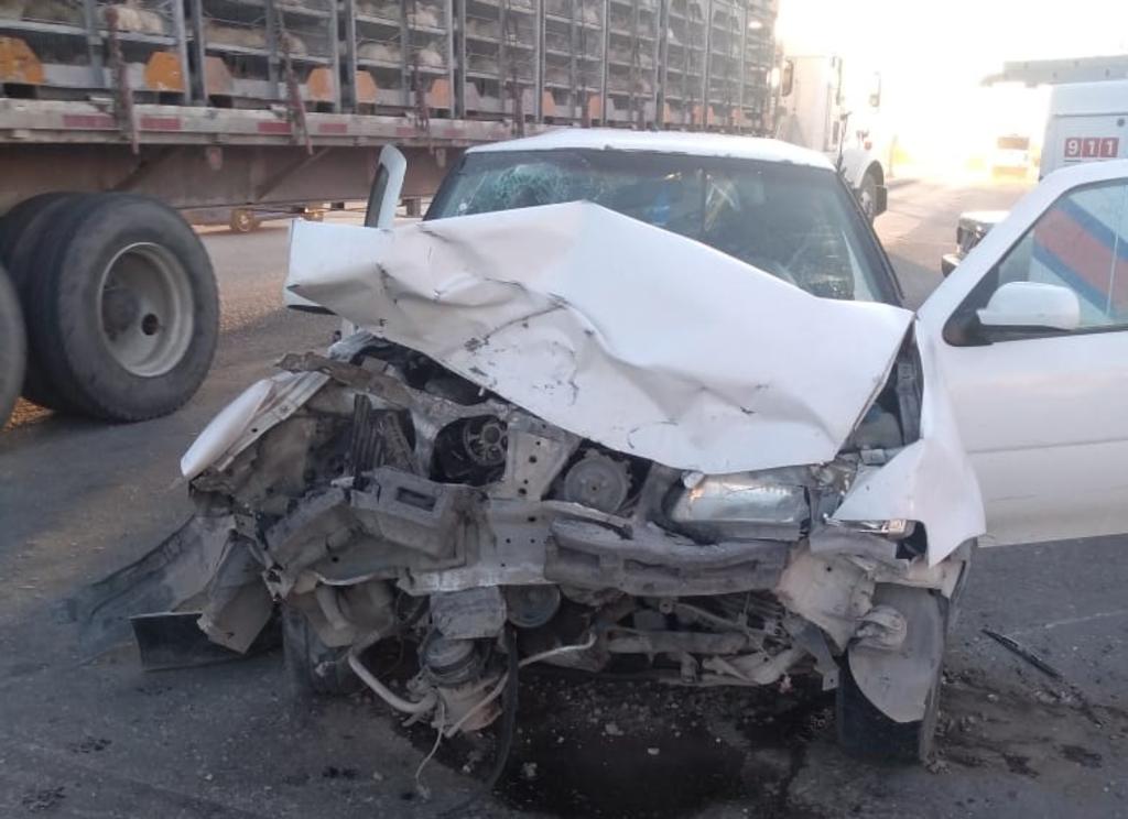 Vehículo terminan como pérdida total tras accidente en Gómez Palacio