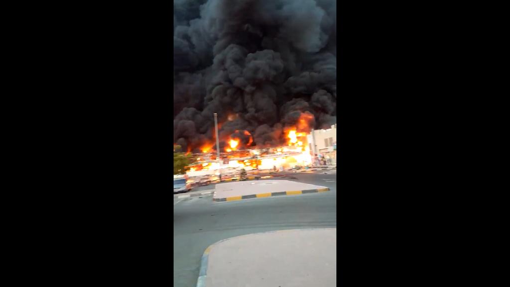 Investigan incendio de mercado en Emiratos Árabes Unidos
