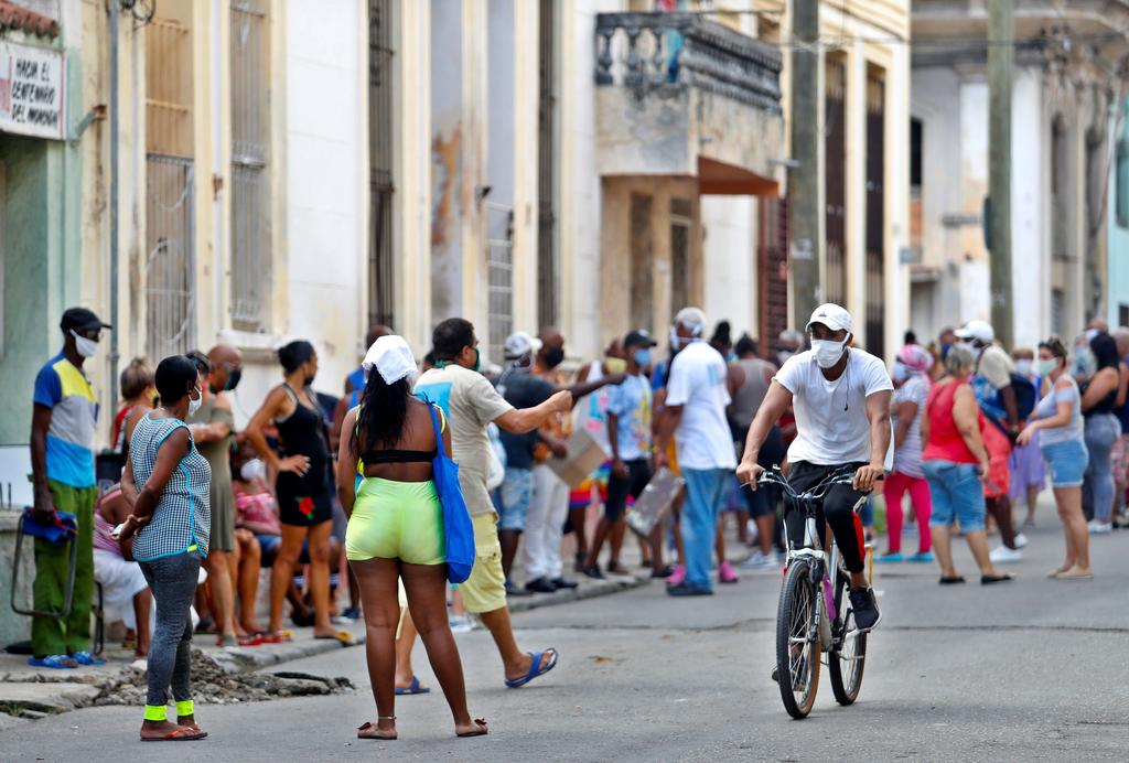 Sufre Cuba nueva ola de contagios de COVID-19 tras casi erradicar el virus