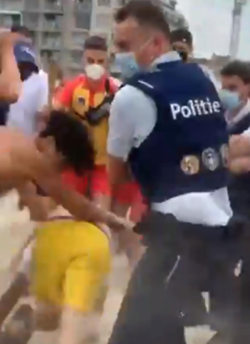 Aparatosa pelea entre turistas y policías en una playa culmina en varios arrestos
