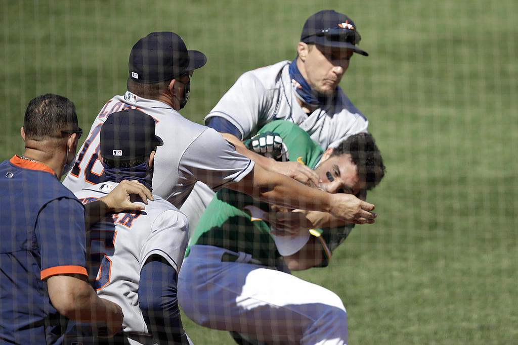 Jugador mexicano de los Astros provoca pelea en Grandes Ligas