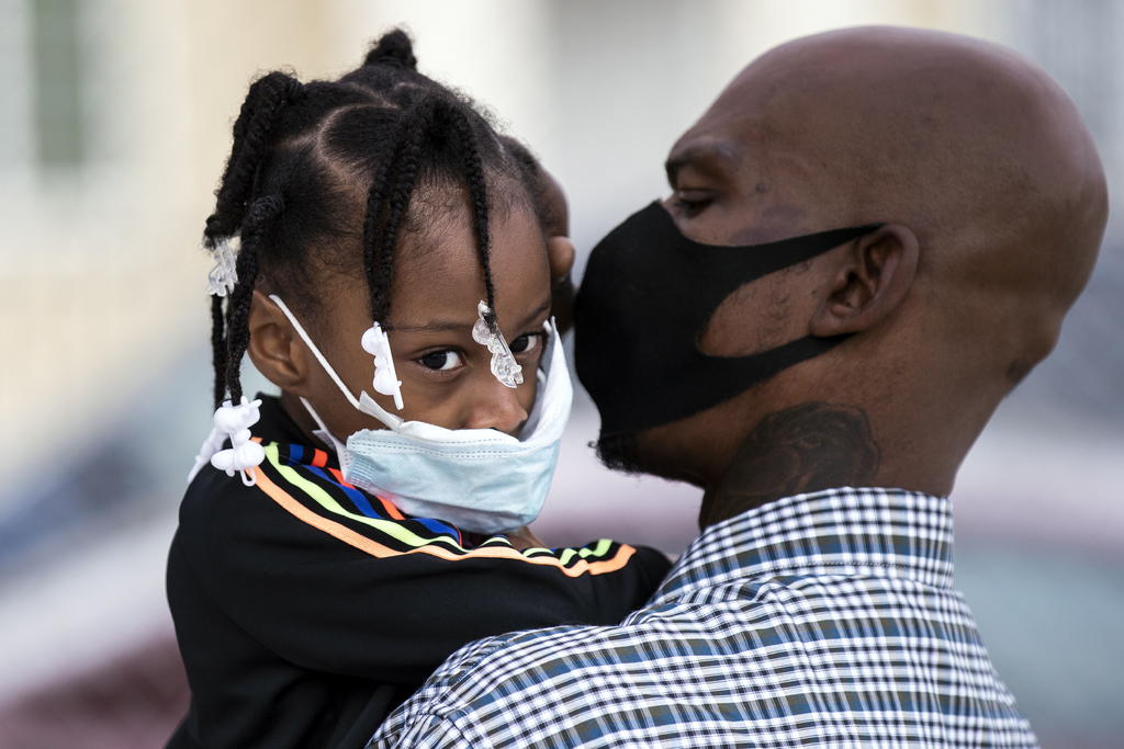 Registra EUA 97 mil niños contagiados de COVID-19 en solo dos semanas