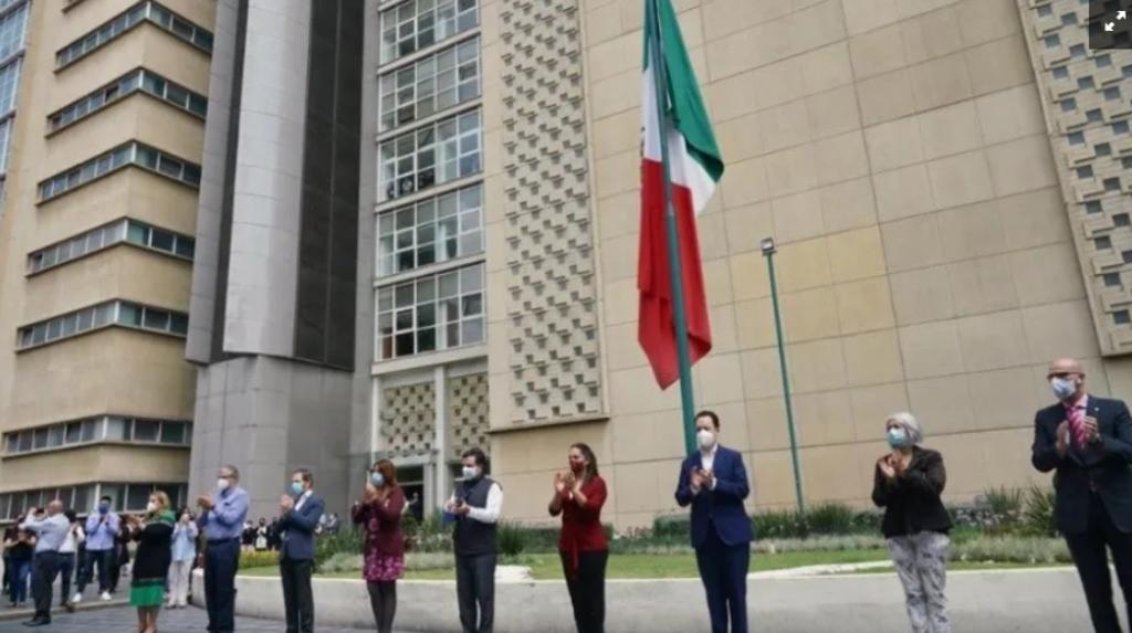 Zoé Robledo encabeza homenaje por fallecidos de COVID en México
