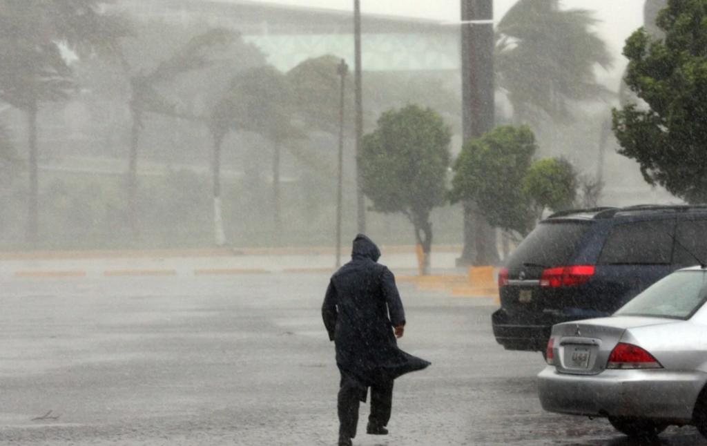 Huracán 'Elida' y otros fenómenos provocarán lluvias intensas en México