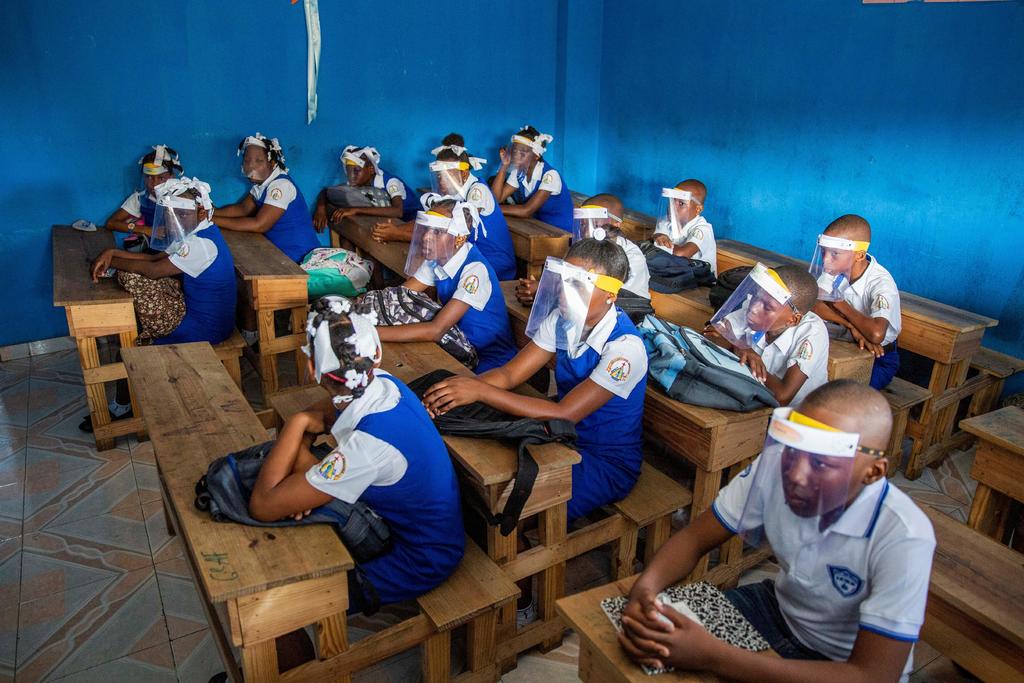 Abre Latinoamérica escuelas pese a temor por COVID-19