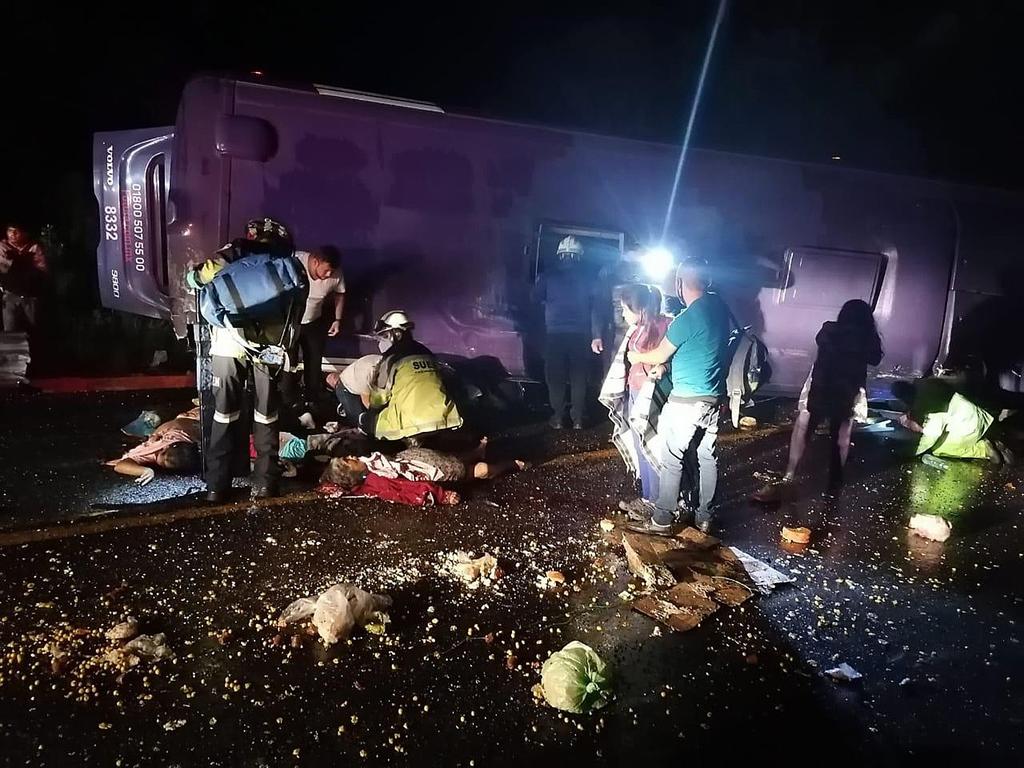 Sube a 15 la cifra de muertos por accidente en la México-Toluca
