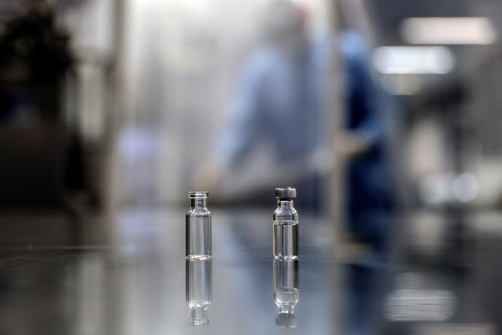 Producirán México y Argentina vacuna contra COVID-19 desarrollada por AstraZeneca
