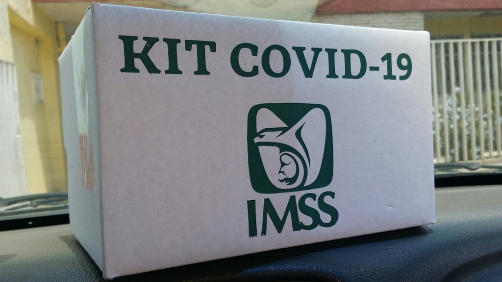 IMSS reparte kit Covid en Guadalupe Victoria