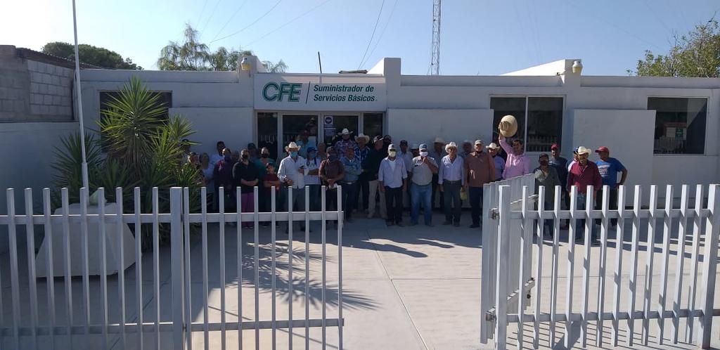 Campesinos toman instalaciones de la CFE en Ceballos