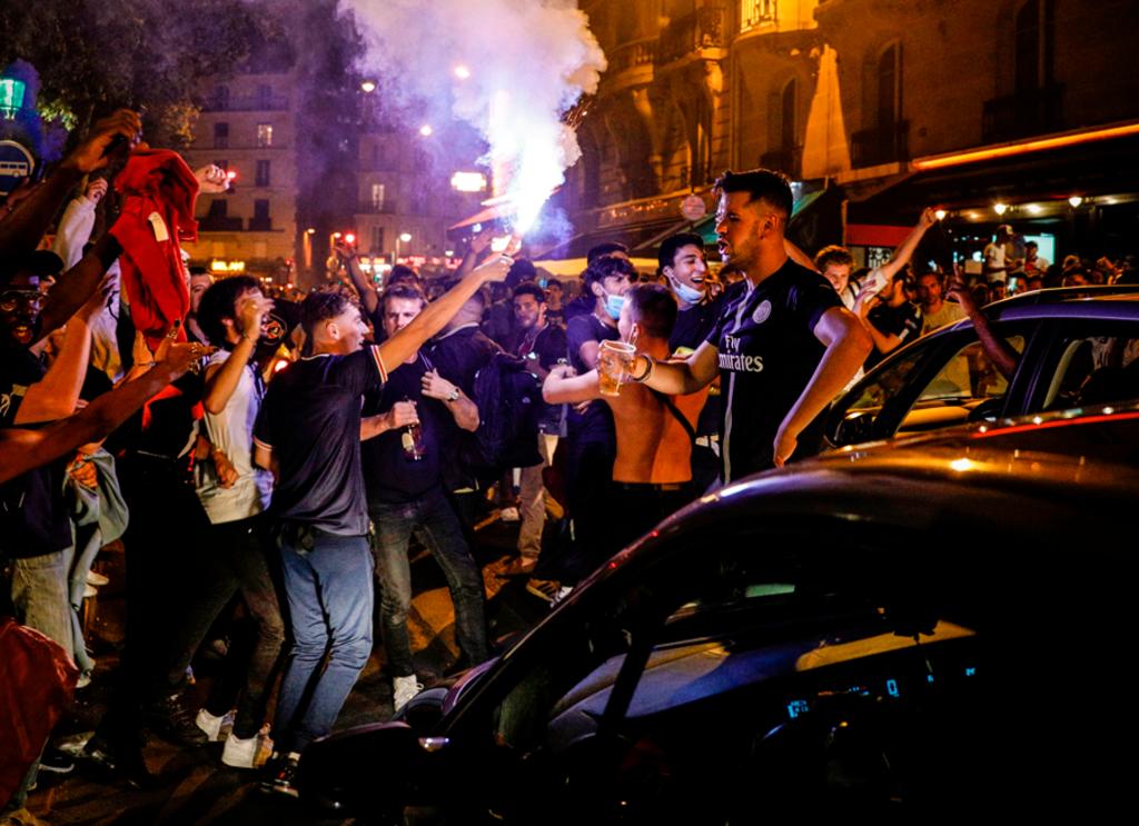 Explosión de alegría en París tras el pase a la primera final del PSG en Champions