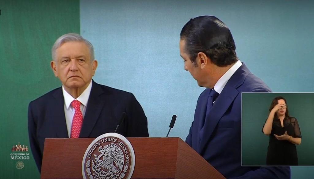 Frena AMLO cuestionamientos de reporteros a gobernador de Querétaro