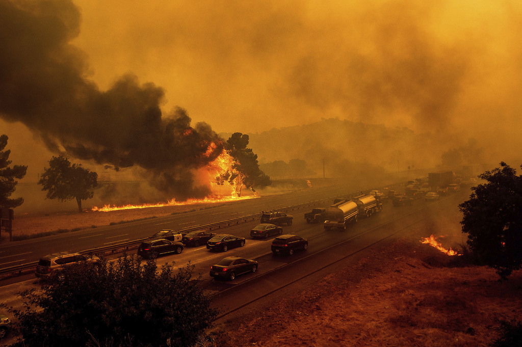 Incendios forestales, calor y humo afectan California