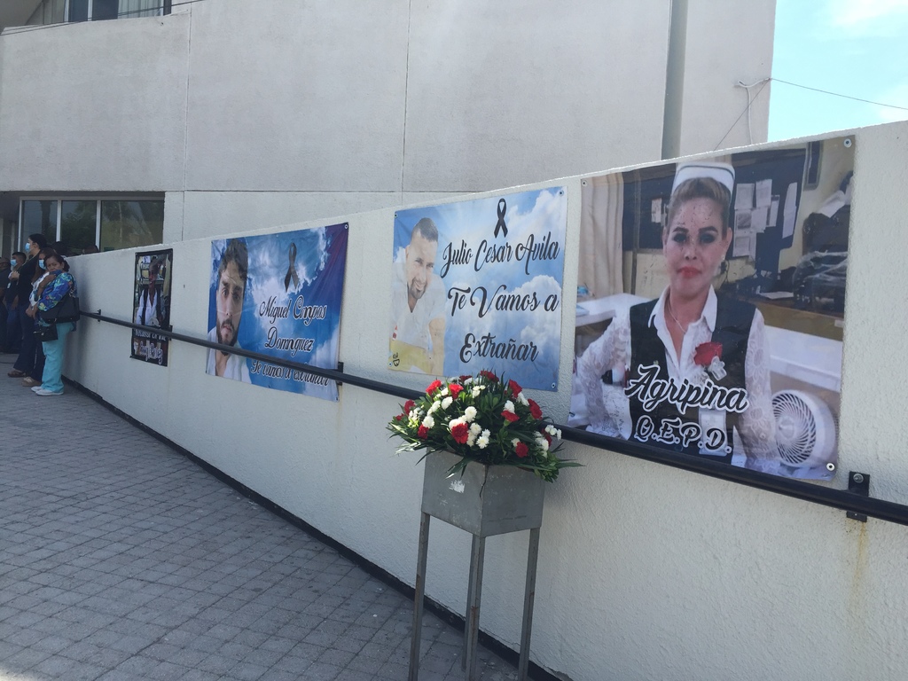Rinden homenaje a sus compañeros fallecidos en el IMSS 46 de Gómez Palacio