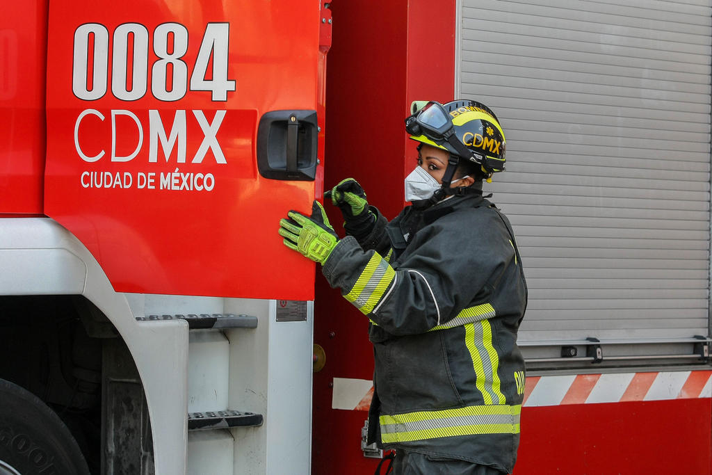 Jefa de Gobierno anuncia inversión en 2021 para bomberos de la CDMX