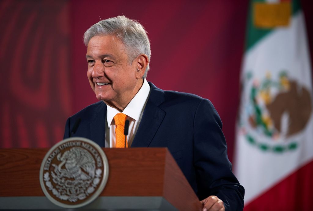 Justifica López Obrador 'cooperación' a su hermano