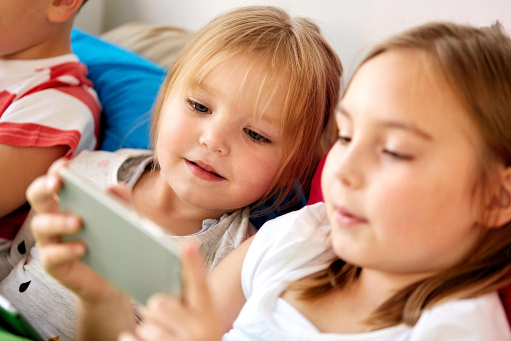 ¿En qué debes fijarte antes de descargar una app para niños?