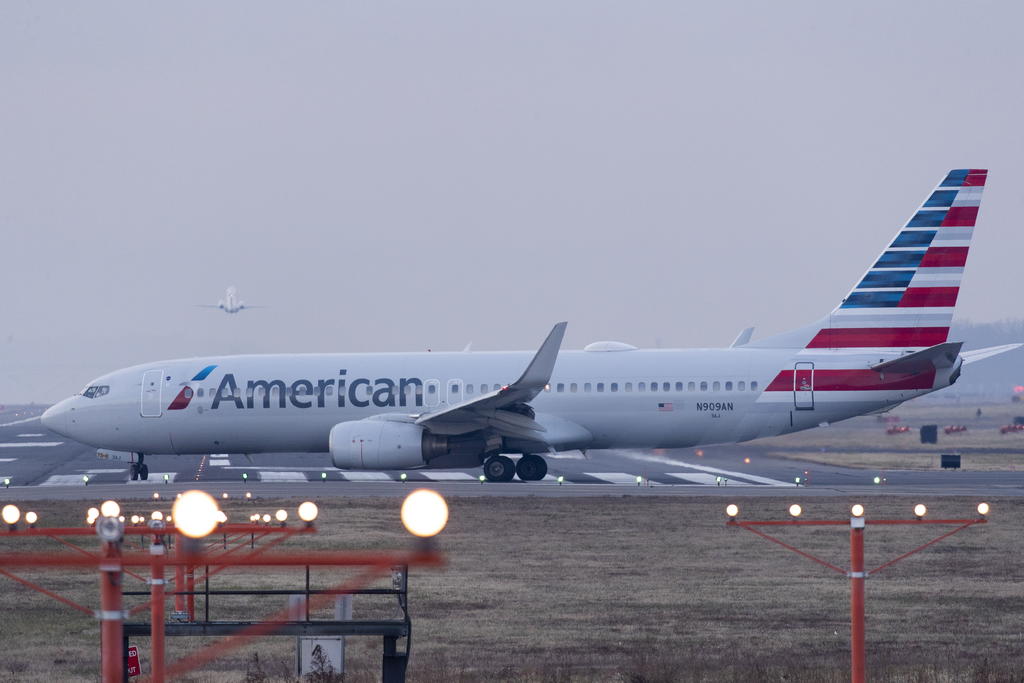 Prevé American Airlines eliminar 19 mil empleos