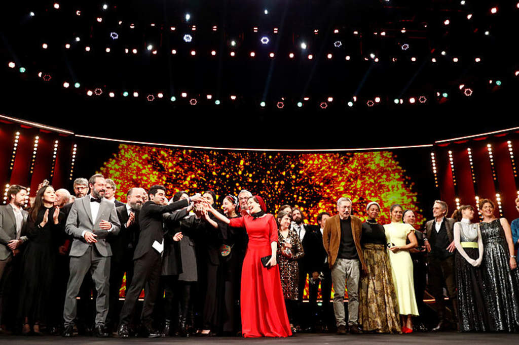 Actores reprueban que la Berlinale premie sin distinción de sexo