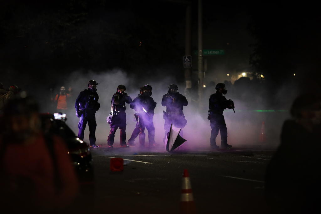 Se enfrentan manifestantes y policías en Portland