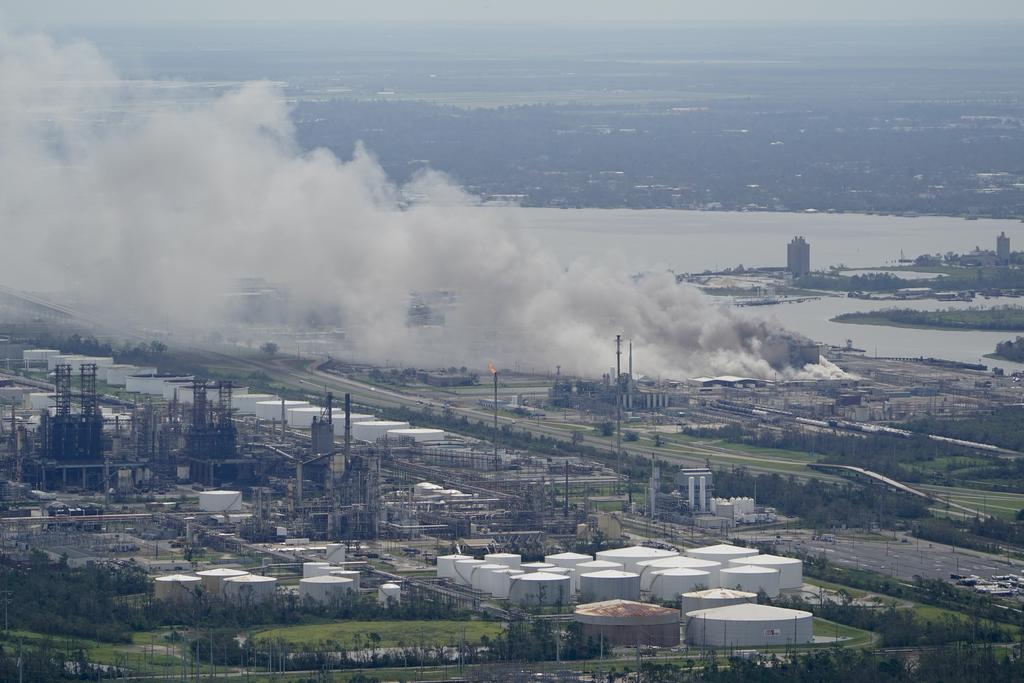Se incendia planta química en Luisiana tras el paso de el huracán 'Laura'