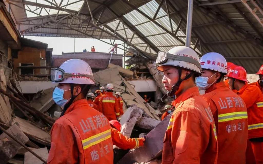 Mueren 17 tras derrumbarse restaurante de 2 plantas en China