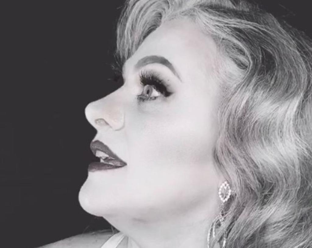 Erika Buenfil festeja 9 millones de seguidores en Tik Tok como Marilyn Monroe
