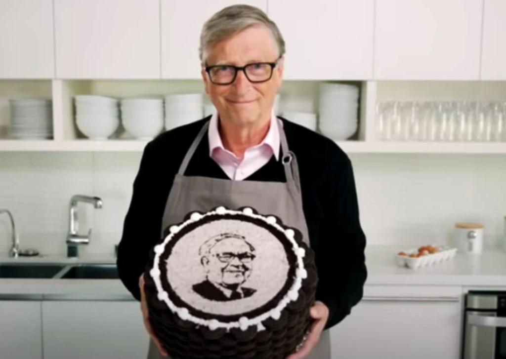 Bill Gates hace pastel para Warren Buffet