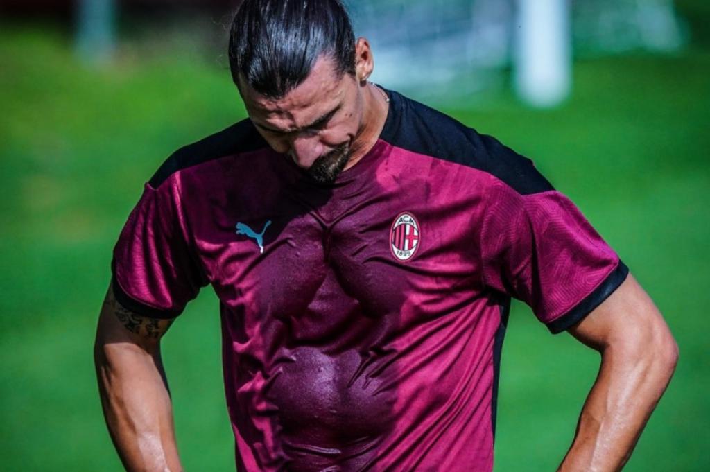 Zlatan Ibrahimović continuará una temporada más con el Milán