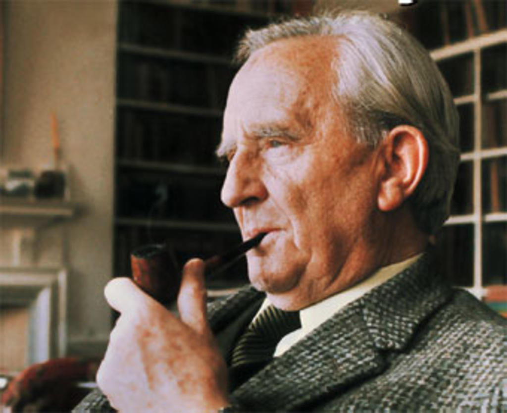 1973: Muere John Ronald Reuel Tolkien, escritor de El hobbit y El señor de los anillos
