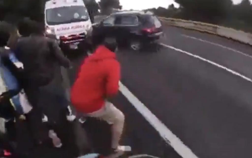Camioneta arrolla a motociclistas tras derrapar en la México-Cuernavaca