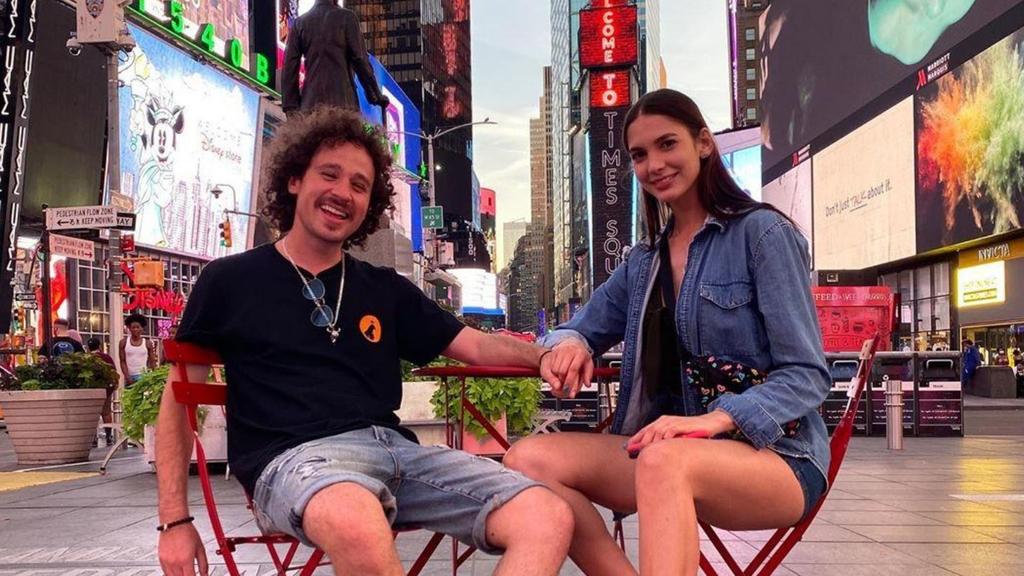 Luisito Comunica se disculpa tras polémica foto junto a su novia
