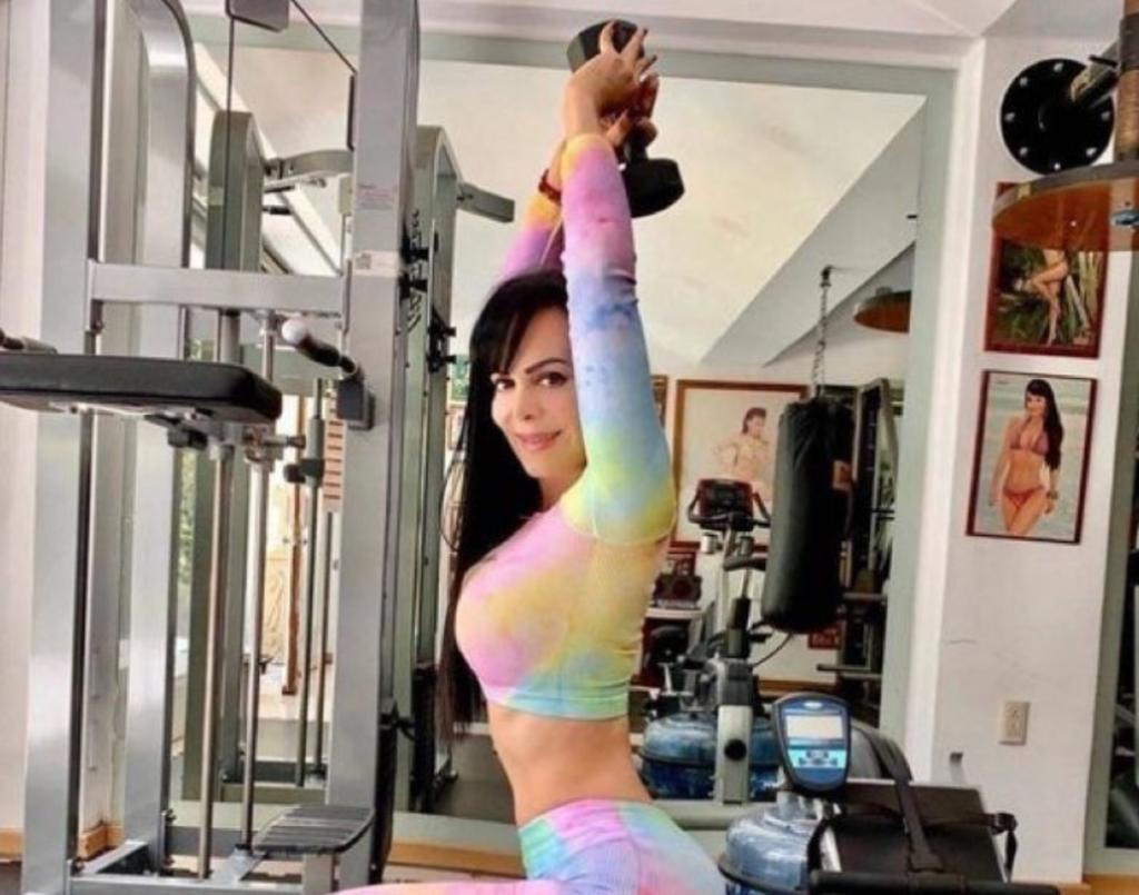 Maribel Guardia 'se motiva' con sus propias fotografías en el gym