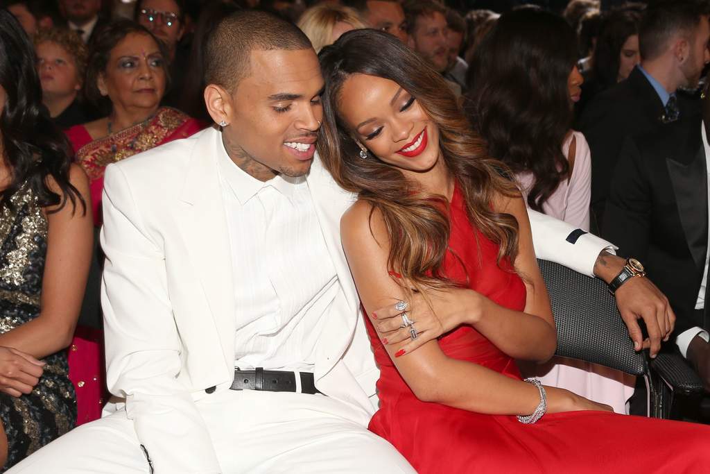 Rihanna dice seguir enamorada de Chris Brown