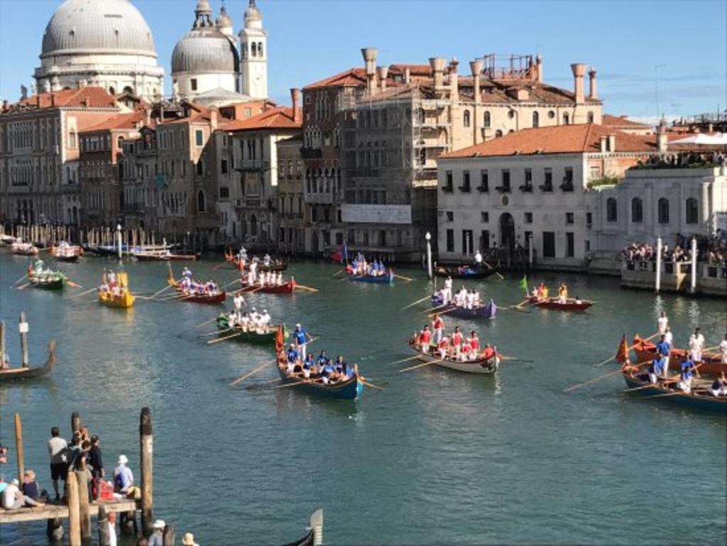 Venecia celebra su centenaria Regata Histórica