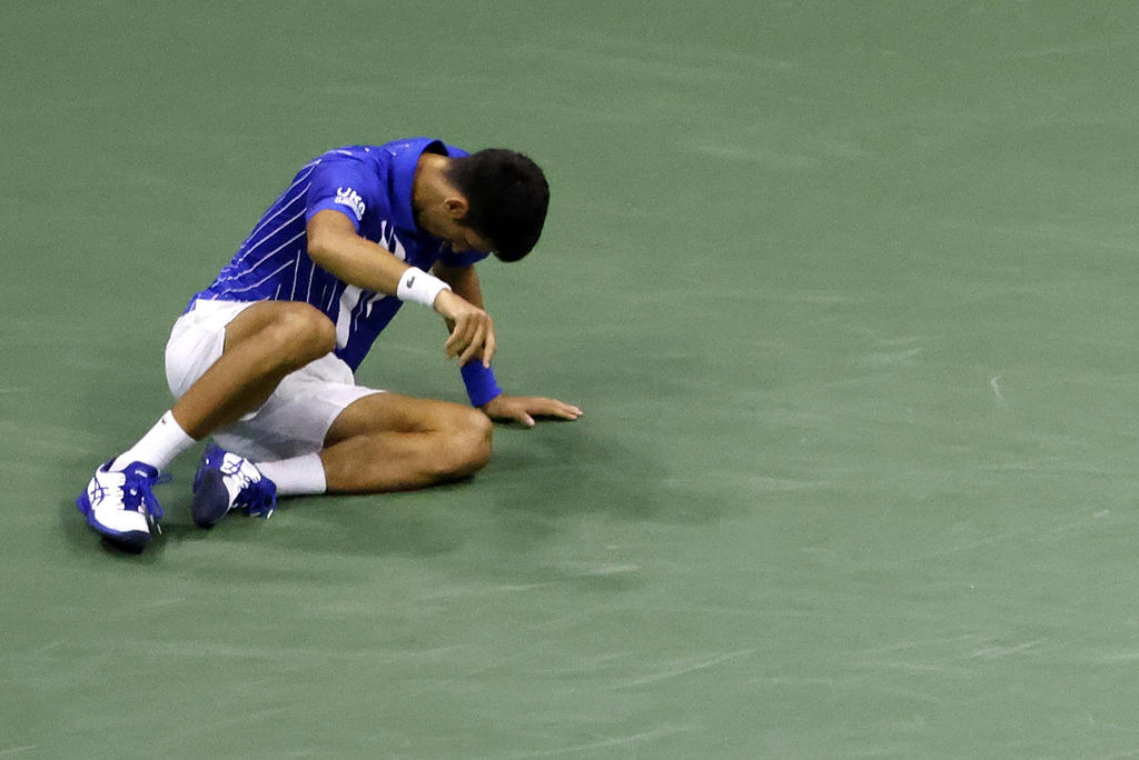 Novak Djokovic, descalificado del US Open por pelotazo a jueza
