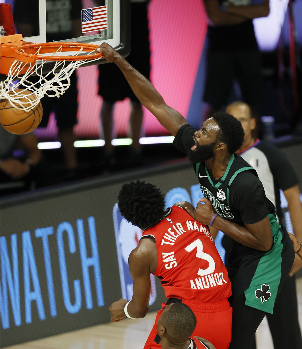 Celtics pone contra la pared a Raptors