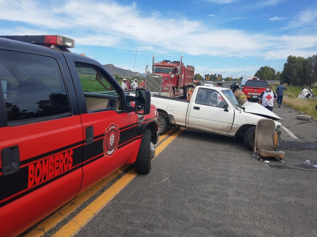 Choque frontal con dos heridos en carretera Durango-Parral