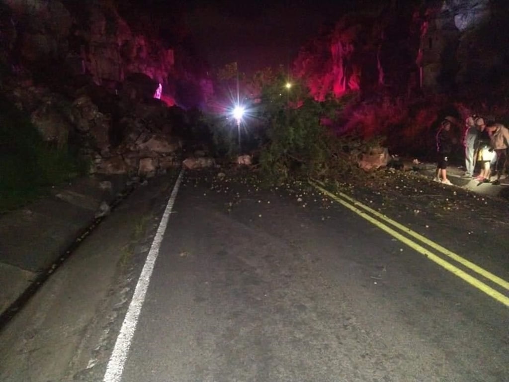 Otro derrumbe en la carretera federal Durango-Mazatlán