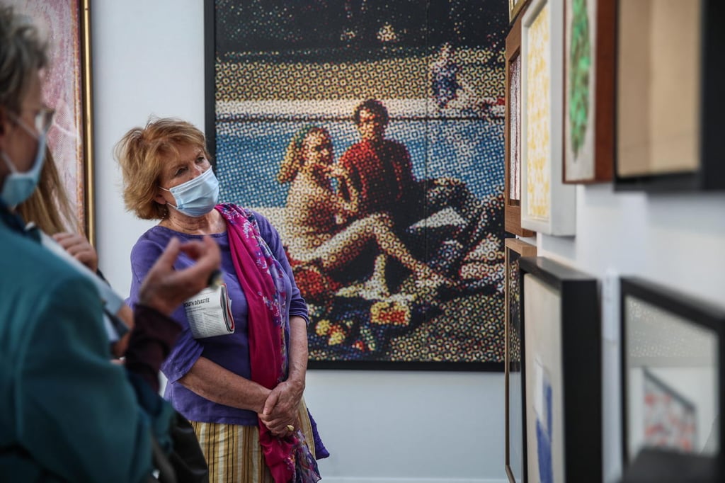 Feria de arte en París sigue adelante pese a la pandemia