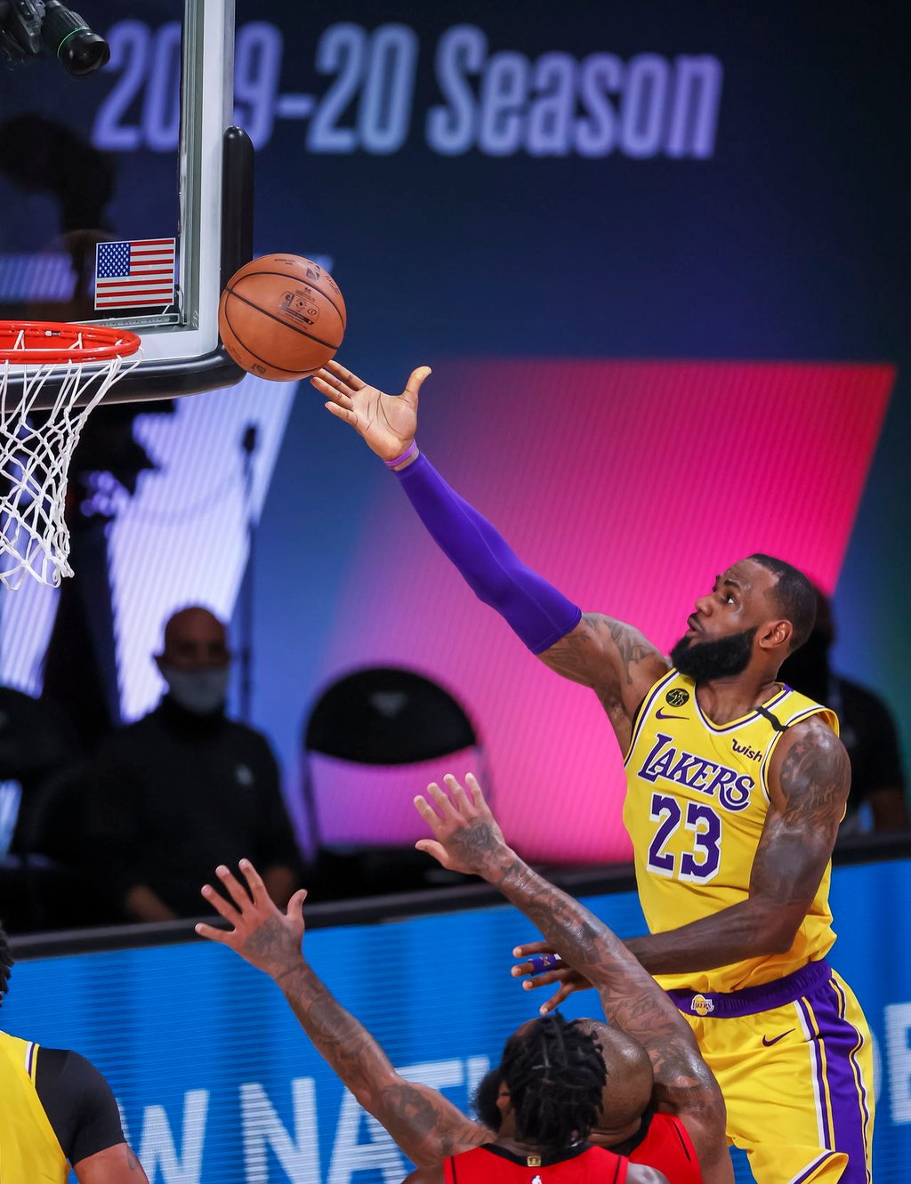 Lakers, a un juego de final del Oeste