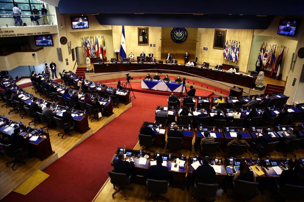 El Salvador: Chocan Gobierno y Asamblea