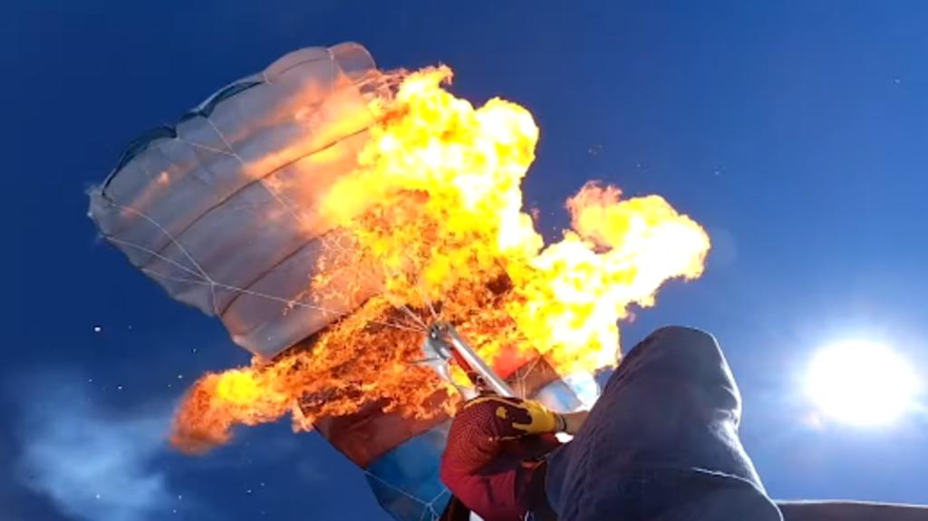 Hombre incendia su paracaídas durante una caída a más de 2 mil metros de altura