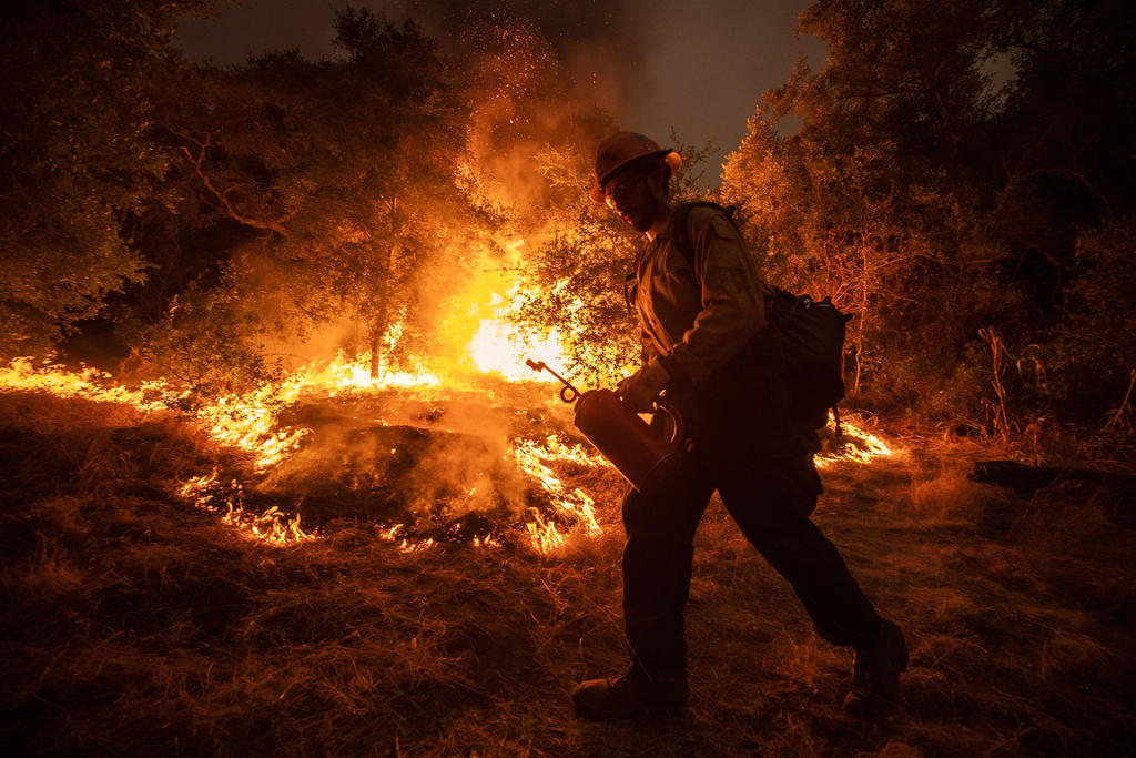 Ante incendios en EUA, Biden llama a Trump 'pirómano climático'