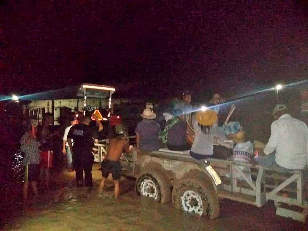 Evacuan ejido de Mapimí tras desbordarse arroyo