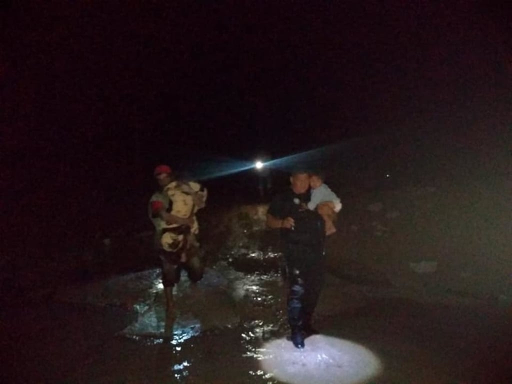 Rescatan a 50 personas  en Mapimí tras inundaciones