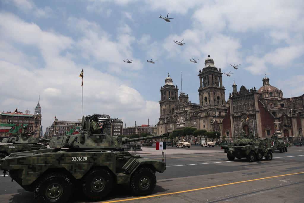 Celebran desfile militar por el 210 aniversario de la Independencia de México