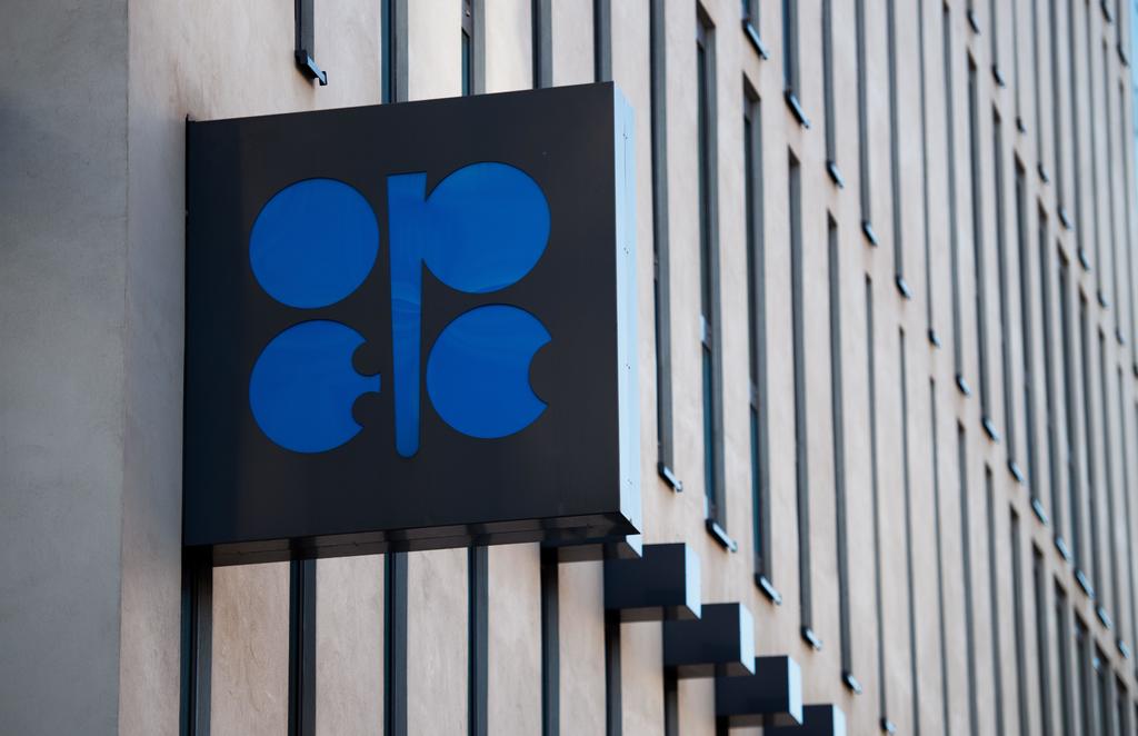 Cumple OPEP+ en un 102 % su recorte de oferta; afirma que puede bajar más