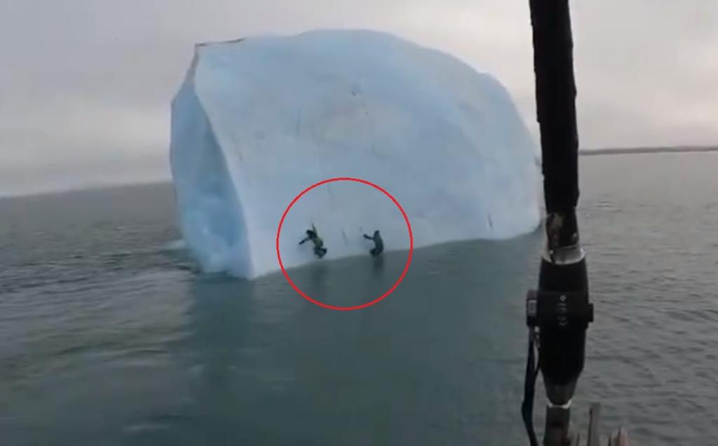Iceberg se vuelca con dos hombres encima en el Océano Ártico