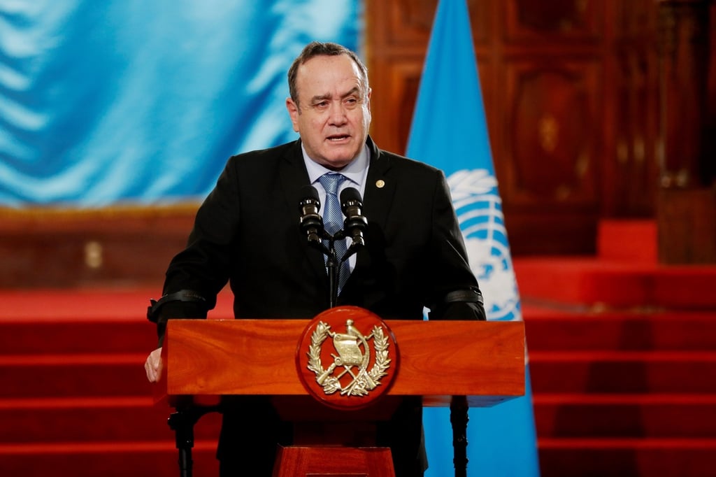 Presidente de Guatemala, bien, tras contraer virus