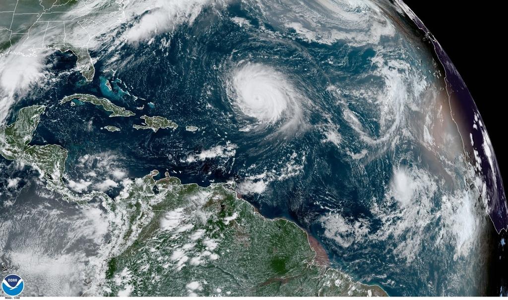 Tormenta 'Beta' se acerca a Texas y el huracán 'Teddy' a Bermudas